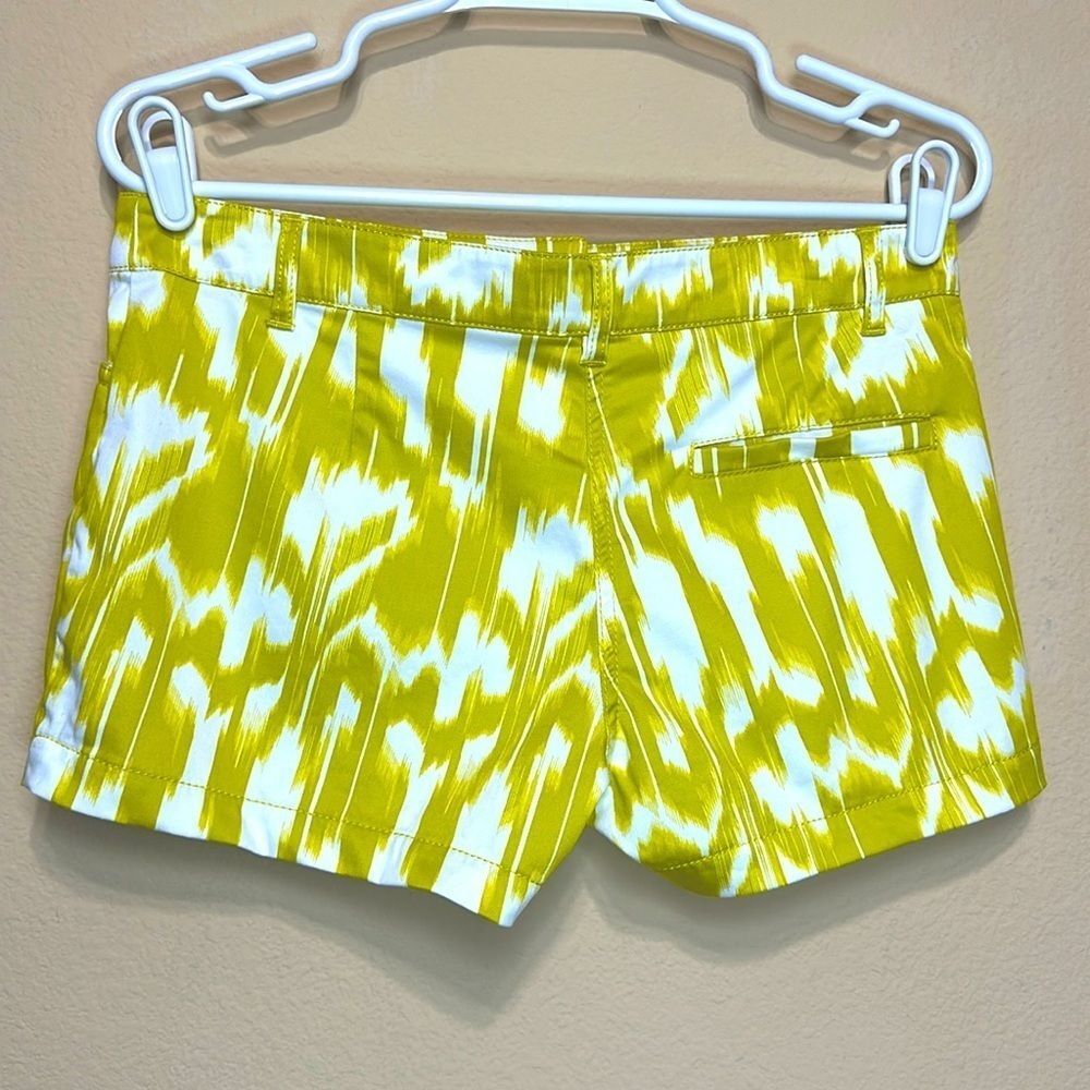 Trina Turk Resort Shorts Yellow White Ikat Abstract Size 4 Coastal Resort - Picture 3 of 10